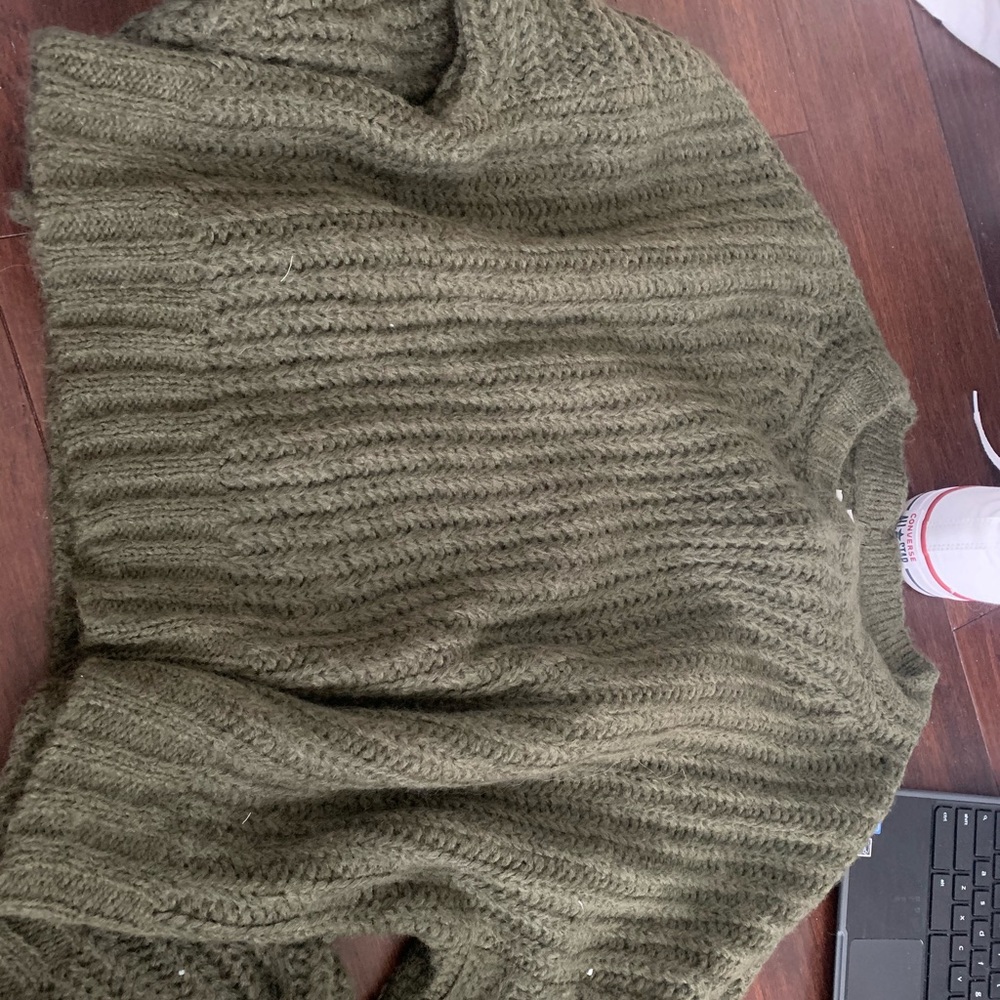 American eagle sweater green